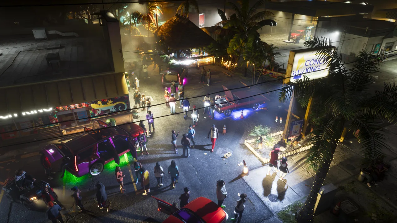 Encontro noturno de carros e pessoas em GTA VI, com veículos iluminados e barracas ao redor.